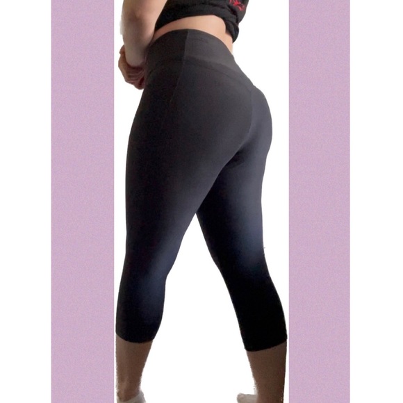 Small Black Cropped Nike Leggings (only worn a couple times) - Picture 1 of 7